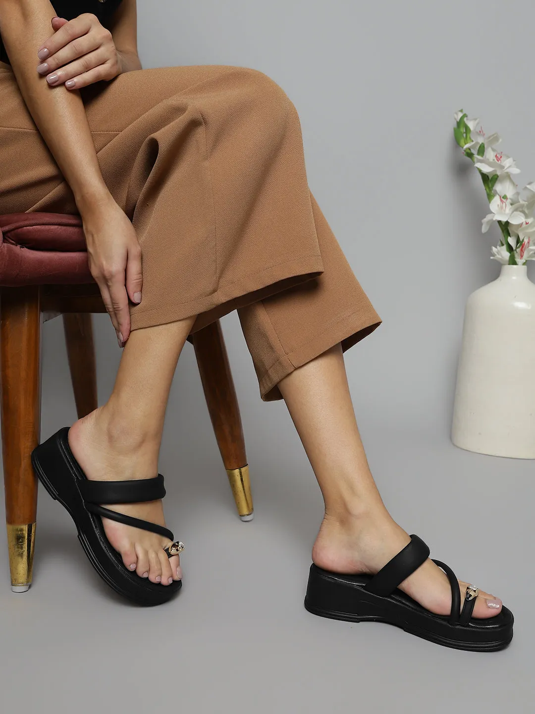 Schwarze PU-Diamant-Zehenring-Slip-On-Flats (TC-RS3599-BLK)