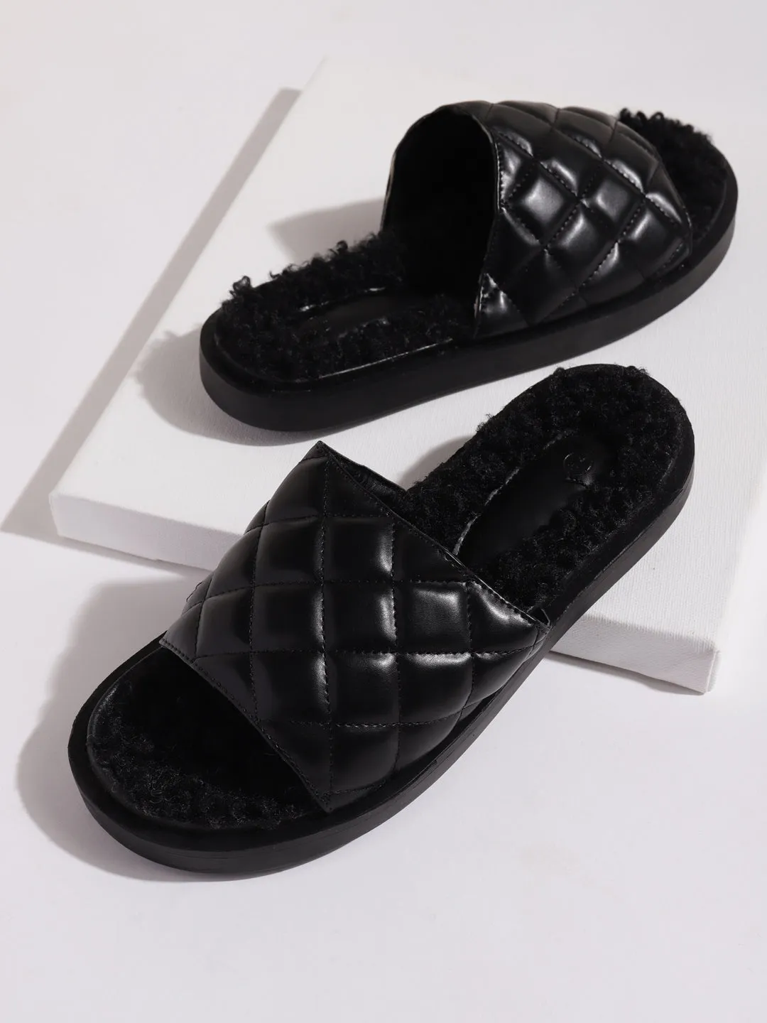 Schwarze PU-Kunstfell-Slip-Ons mit Steppung (TC-RLST7-BLK)