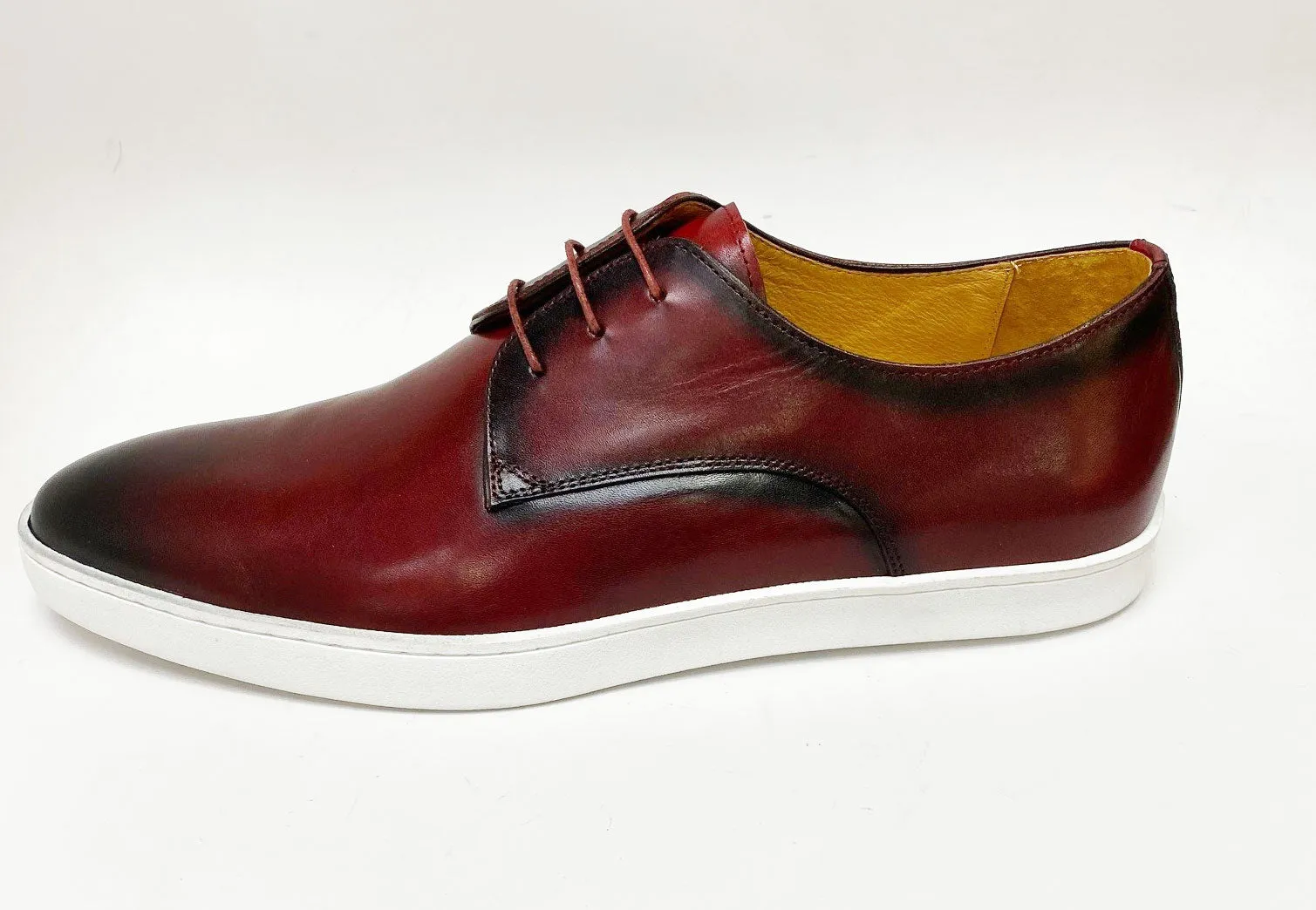 Burgunderfarbener Schnürsenkel-Sneaker aus Kalbsleder