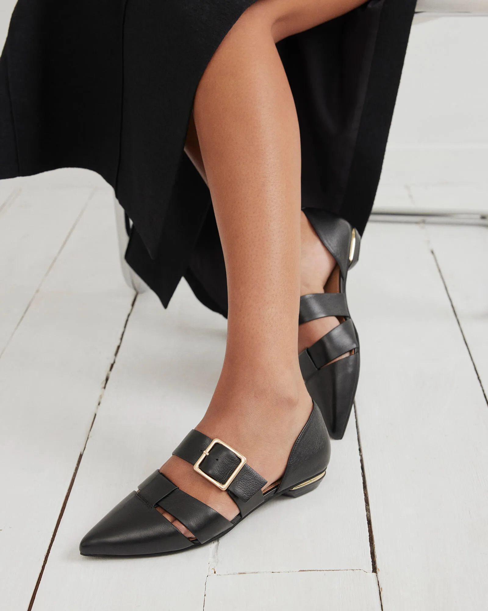 CARLA FLACHE SCHUHE AUS SCHWARZEM LEDER