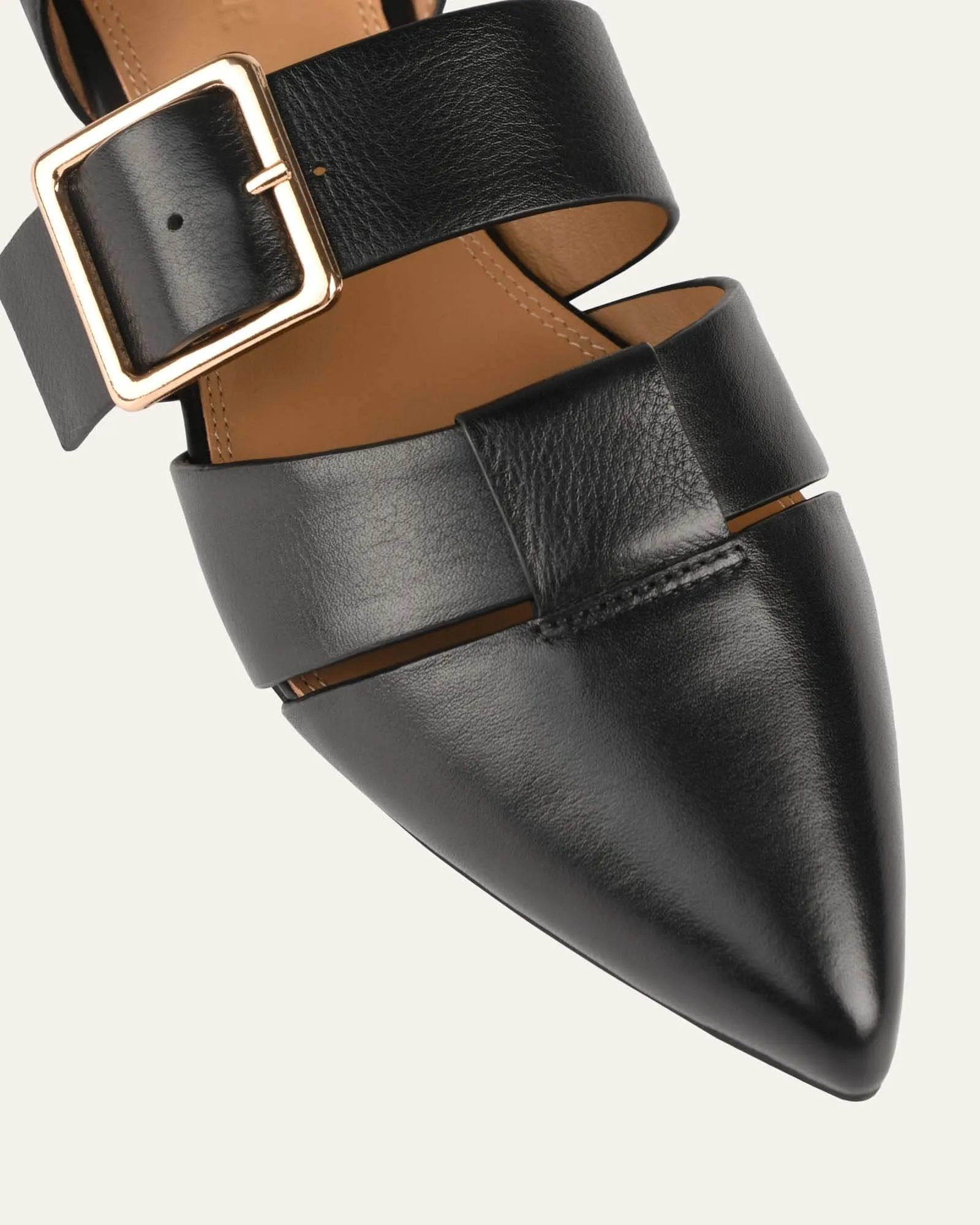 CARLA FLACHE SCHUHE AUS SCHWARZEM LEDER