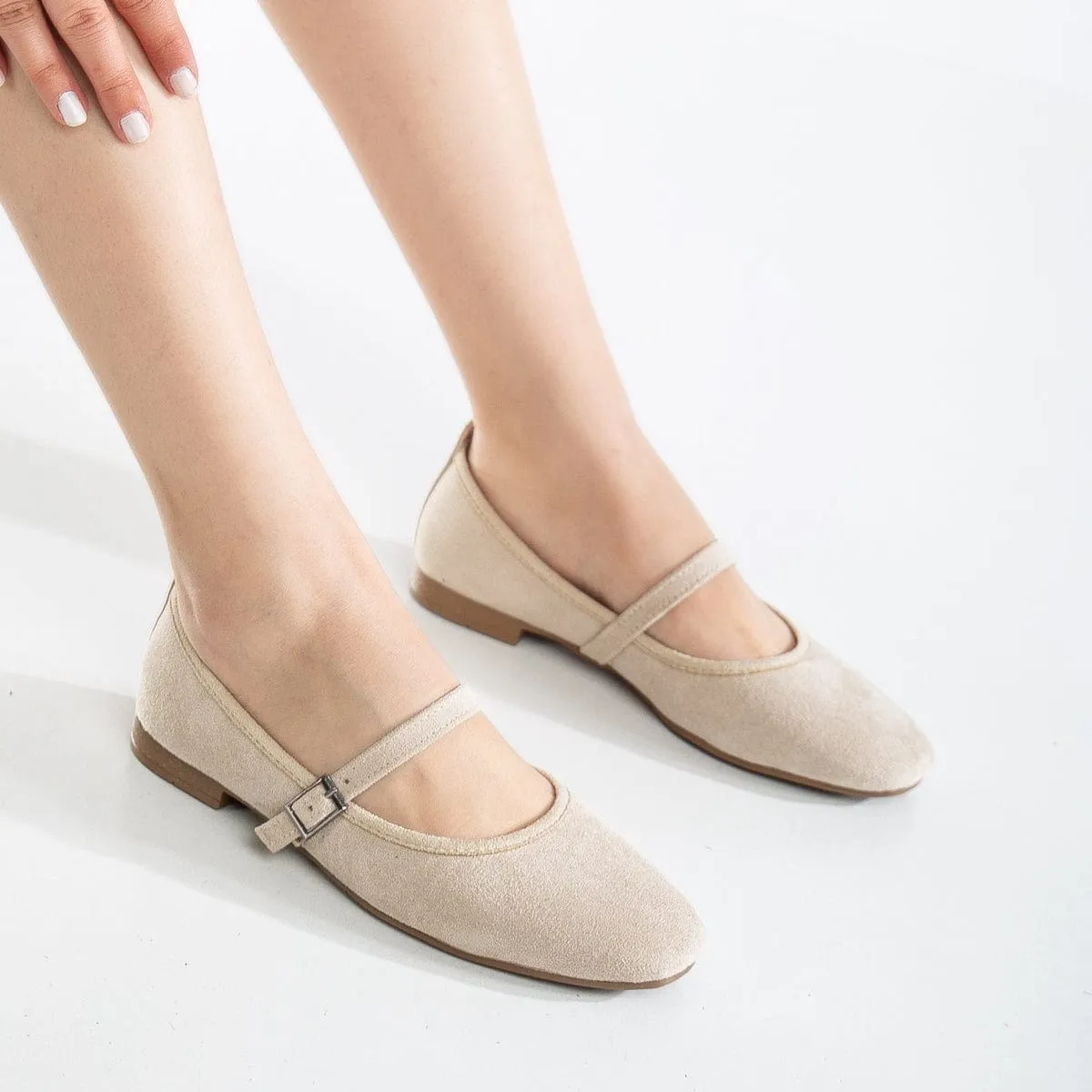 Emilie Vegan Wildleder Mary Jane Flats | Beige