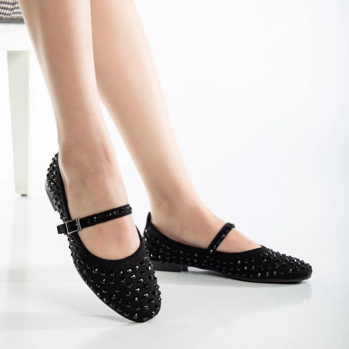 Emilie Vegan Wildleder Mary Jane Flats | Schwarz mit Kristallbesatz