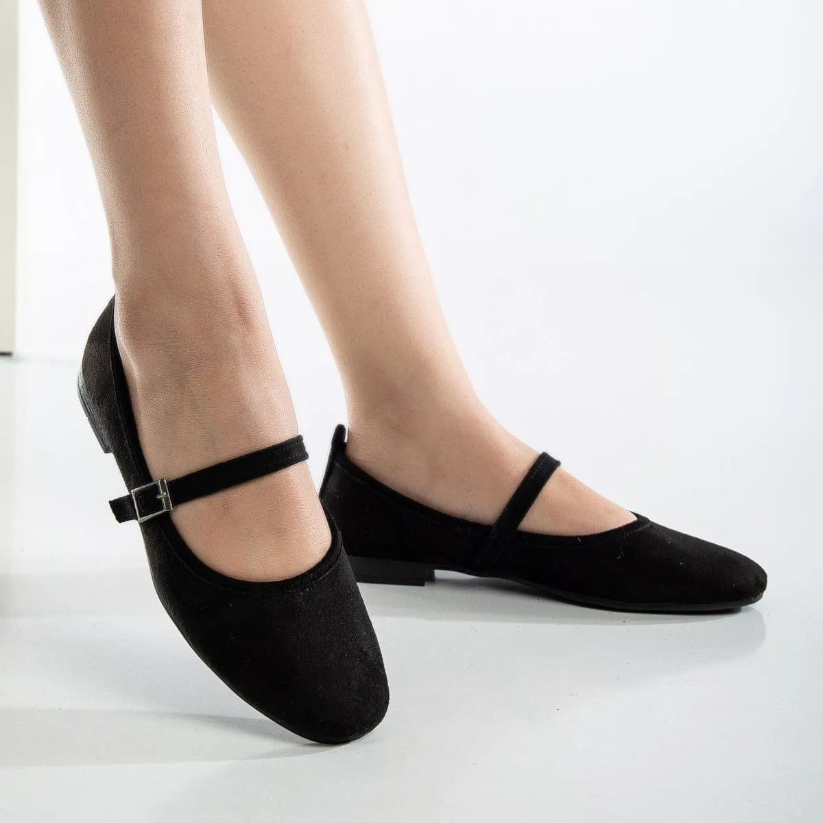 Emilie Vegan Wildleder Mary Jane Flats | Schwarz