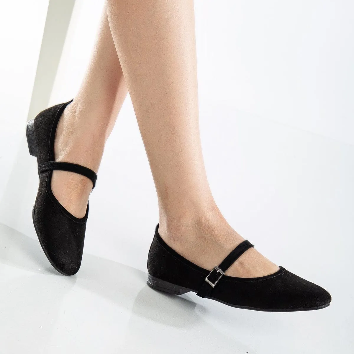 Emilie Vegan Wildleder Mary Jane Flats | Schwarz