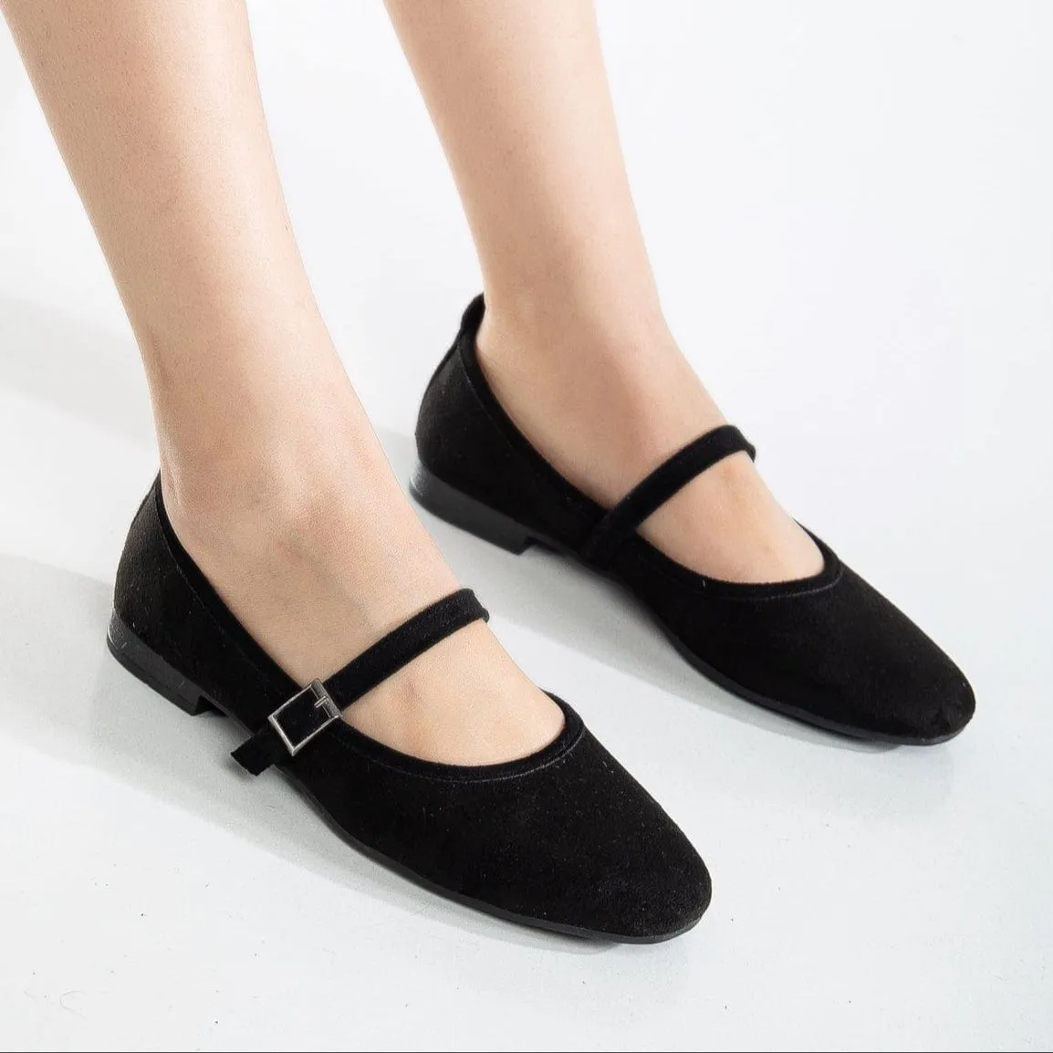 Emilie Vegan Wildleder Mary Jane Flats | Schwarz