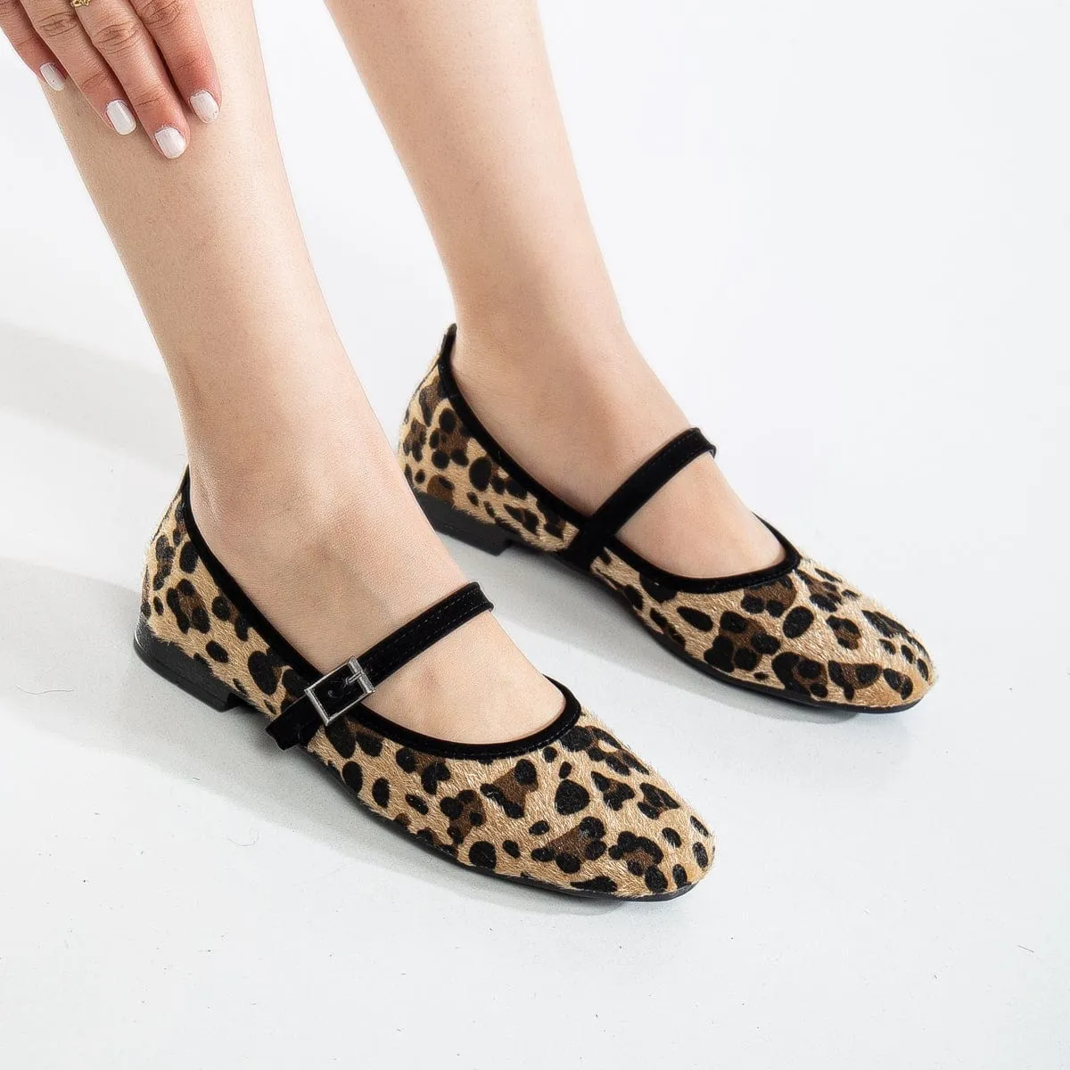 Emilie Vegan Wildleder Mary Jane Flats | Leopard