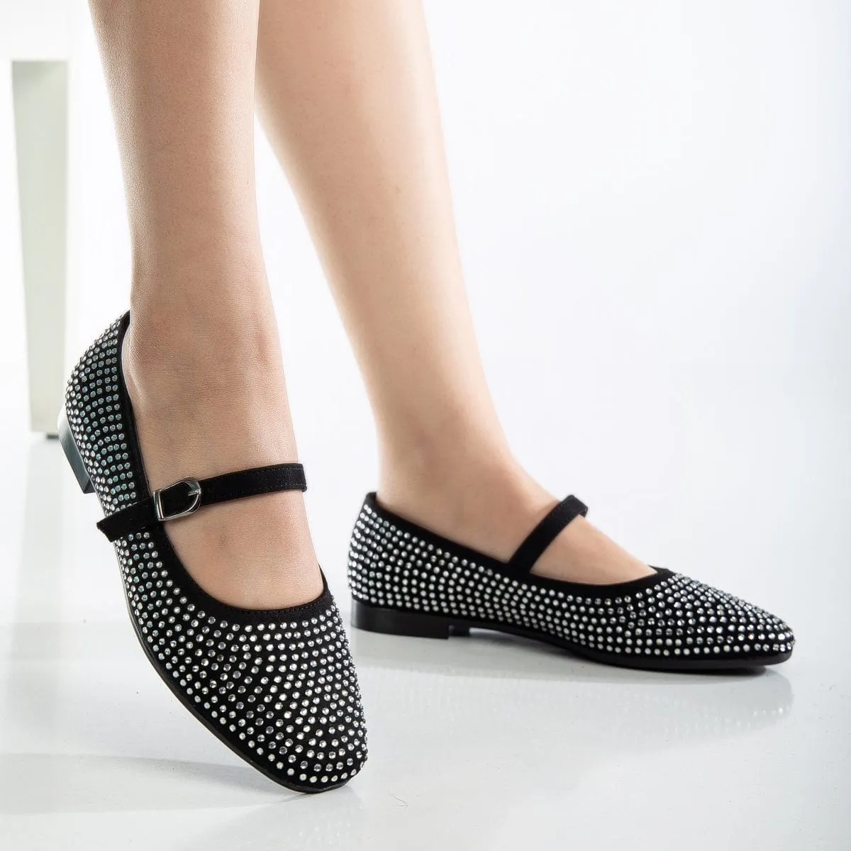 Emilie Vegan Wildleder Mary Jane Flats | Mit Mini-Kristallbesatz