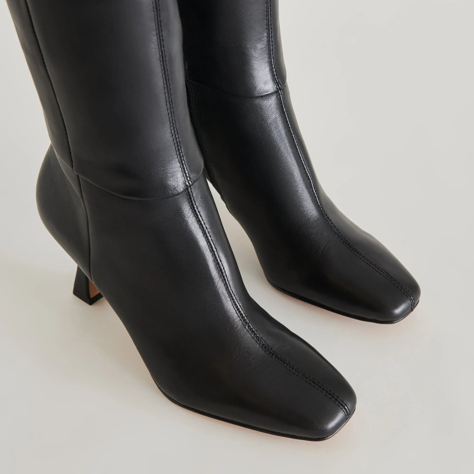 GYRA STIEFEL AUS SCHWARZEM LEDER