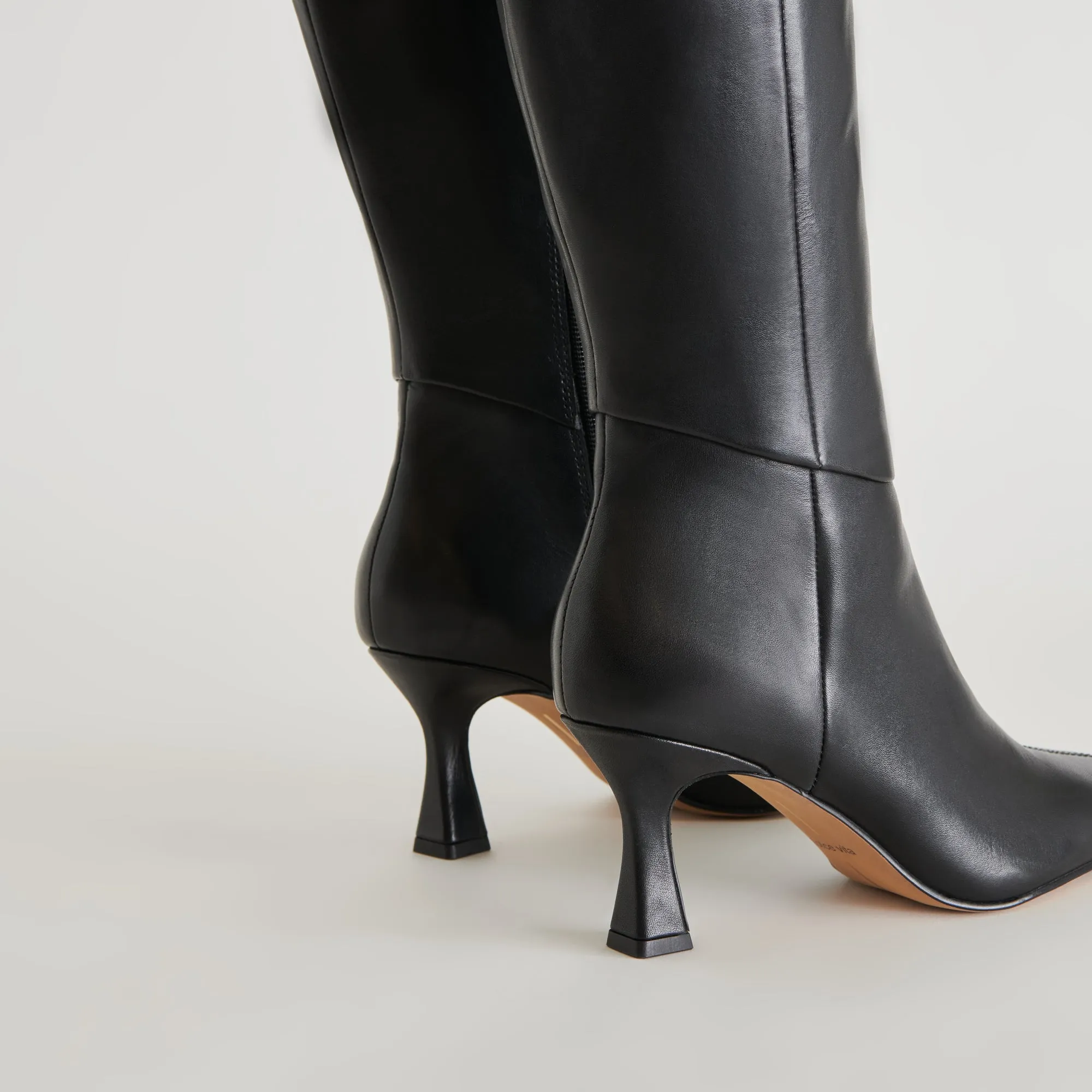GYRA STIEFEL AUS SCHWARZEM LEDER