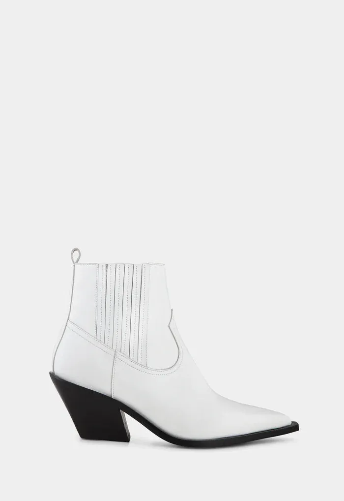 Ivylee Ellison Weiße Schuhe_Ivy-Lee
