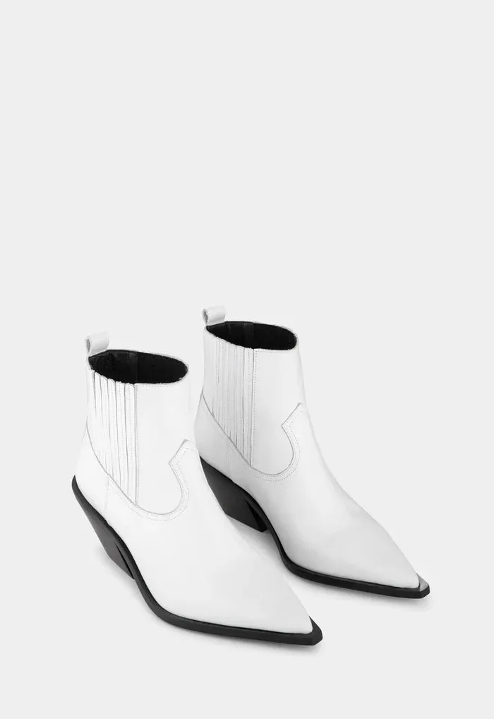 Ivylee Ellison Weiße Schuhe_Ivy-Lee
