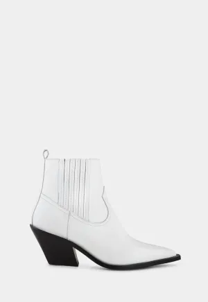 Ivylee Ellison Weiße Schuhe_Ivy-Lee