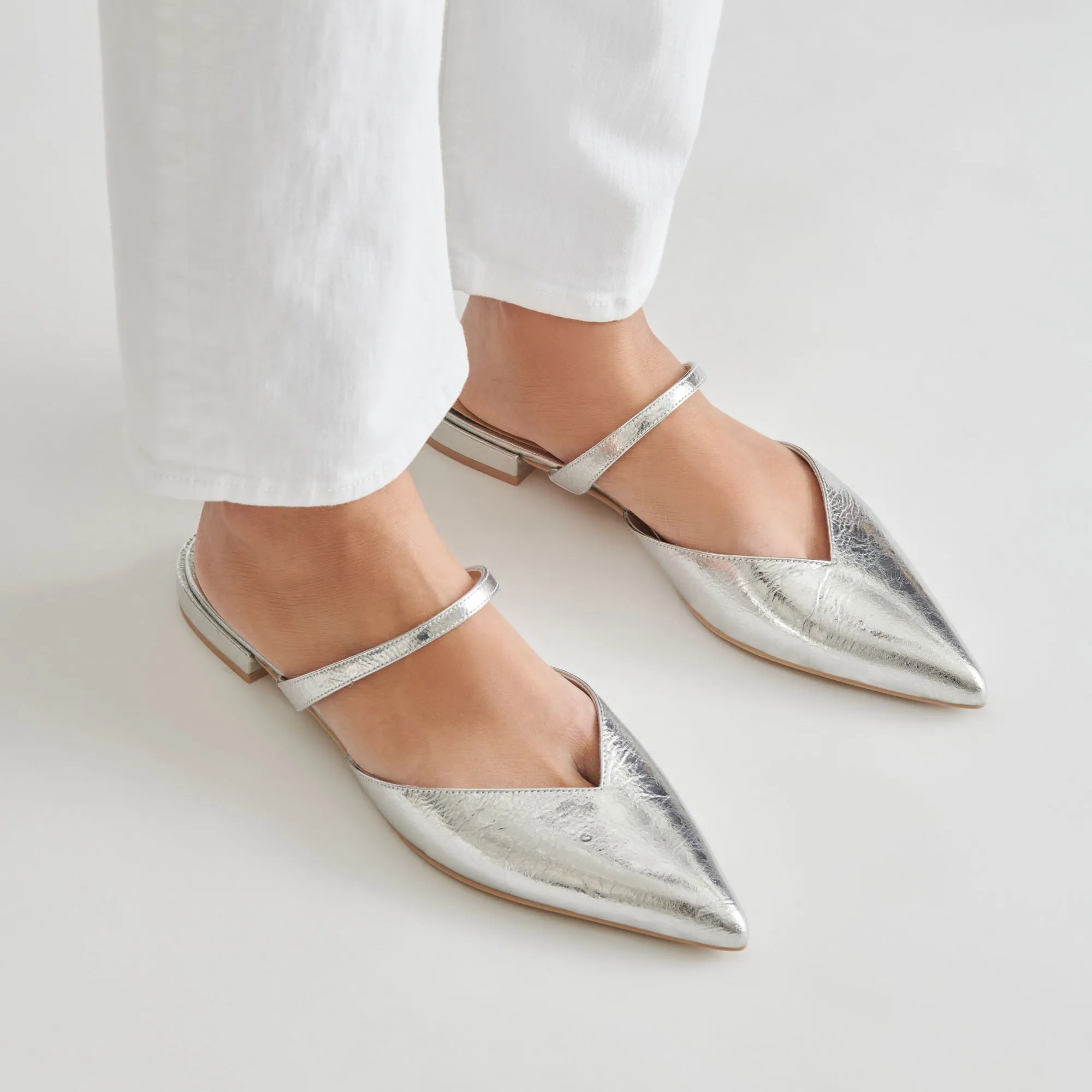 KANIKA FLATS SILVER DISTRESSED LEDER