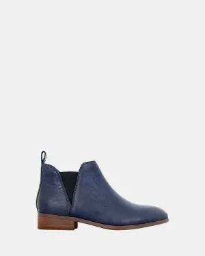 Larena Marineblau