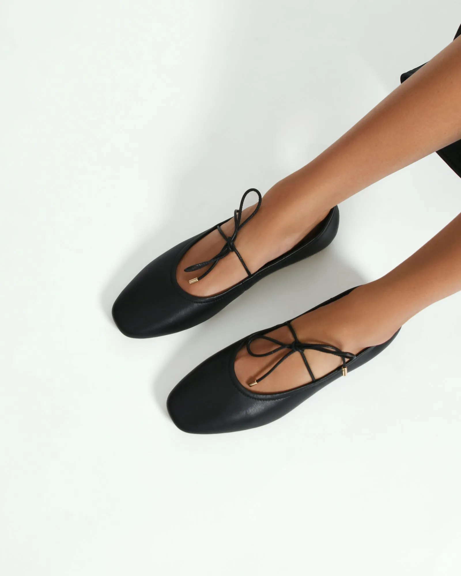 PETAL CASUAL FLATS SCHWARZES LEDER