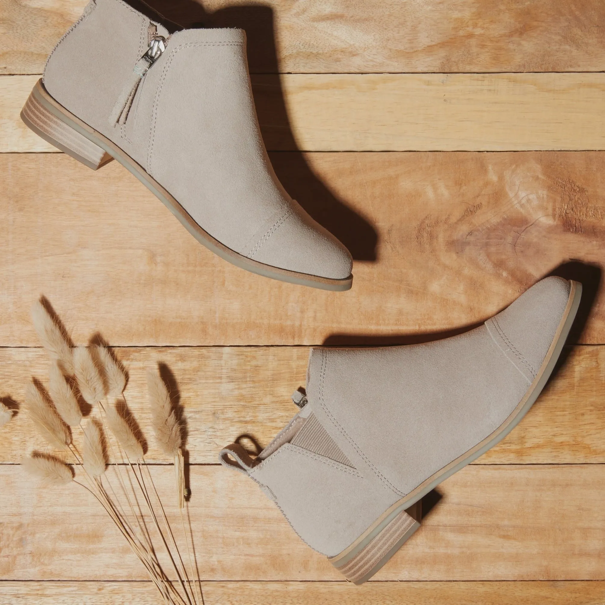 Reese Stiefelette in Taubgrauem Wildleder