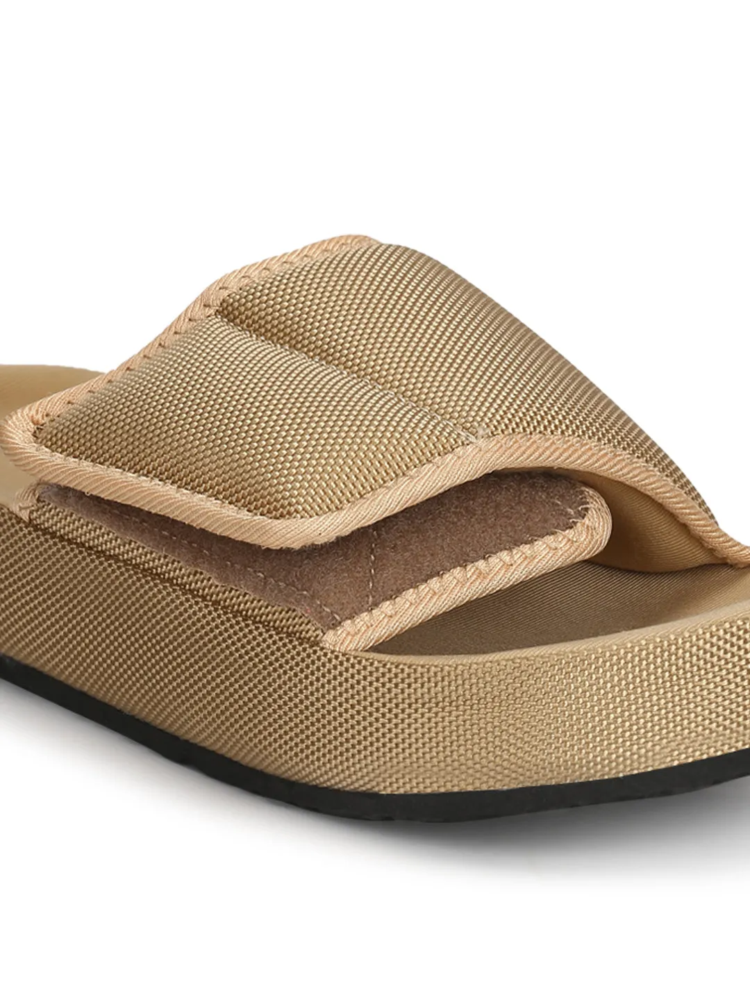 Sandfarbene Breitriemen-Slip-On-Flats