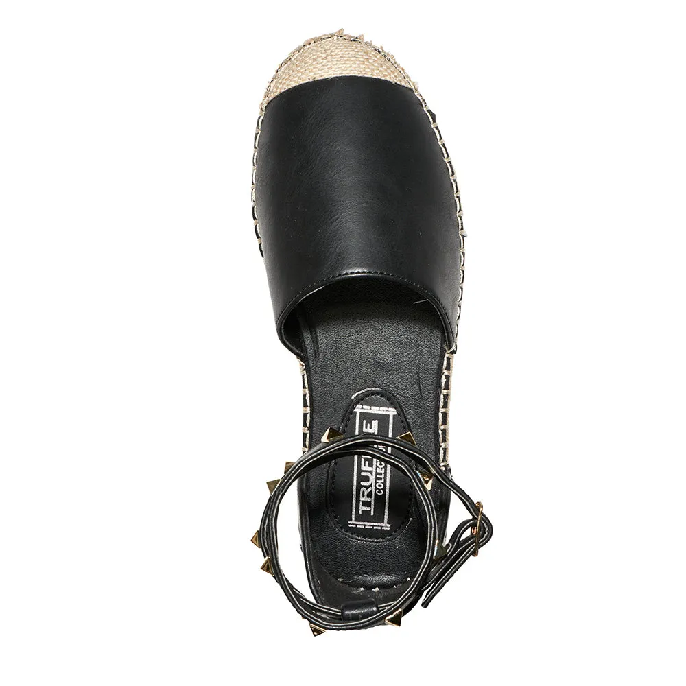 Flacher Schuh mit besetzter Knöchelriemchen