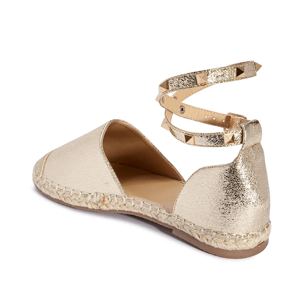 Flacher Schuh mit besetzter Knöchelriemchen